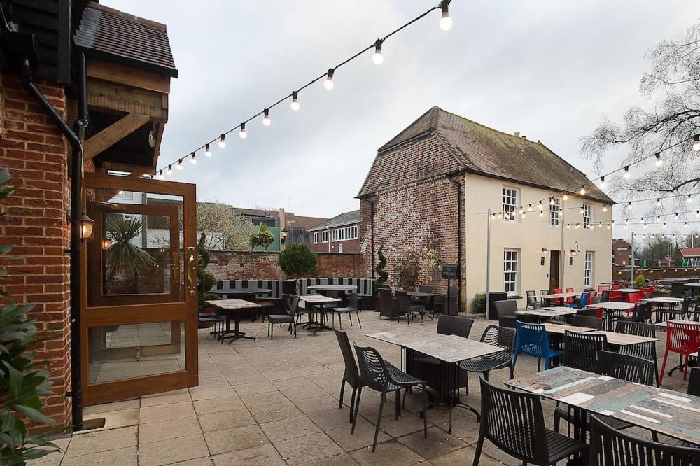 The Hatchet Inn Wetherspoon Newbury  Dış mekan fotoğraf