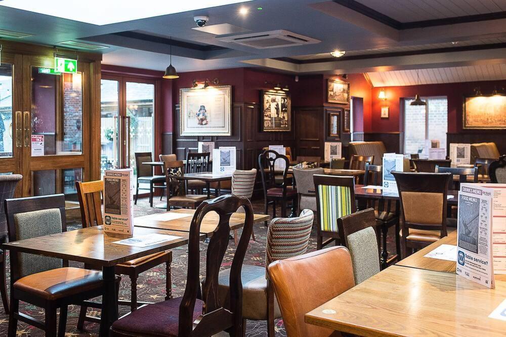 The Hatchet Inn Wetherspoon Newbury  Dış mekan fotoğraf